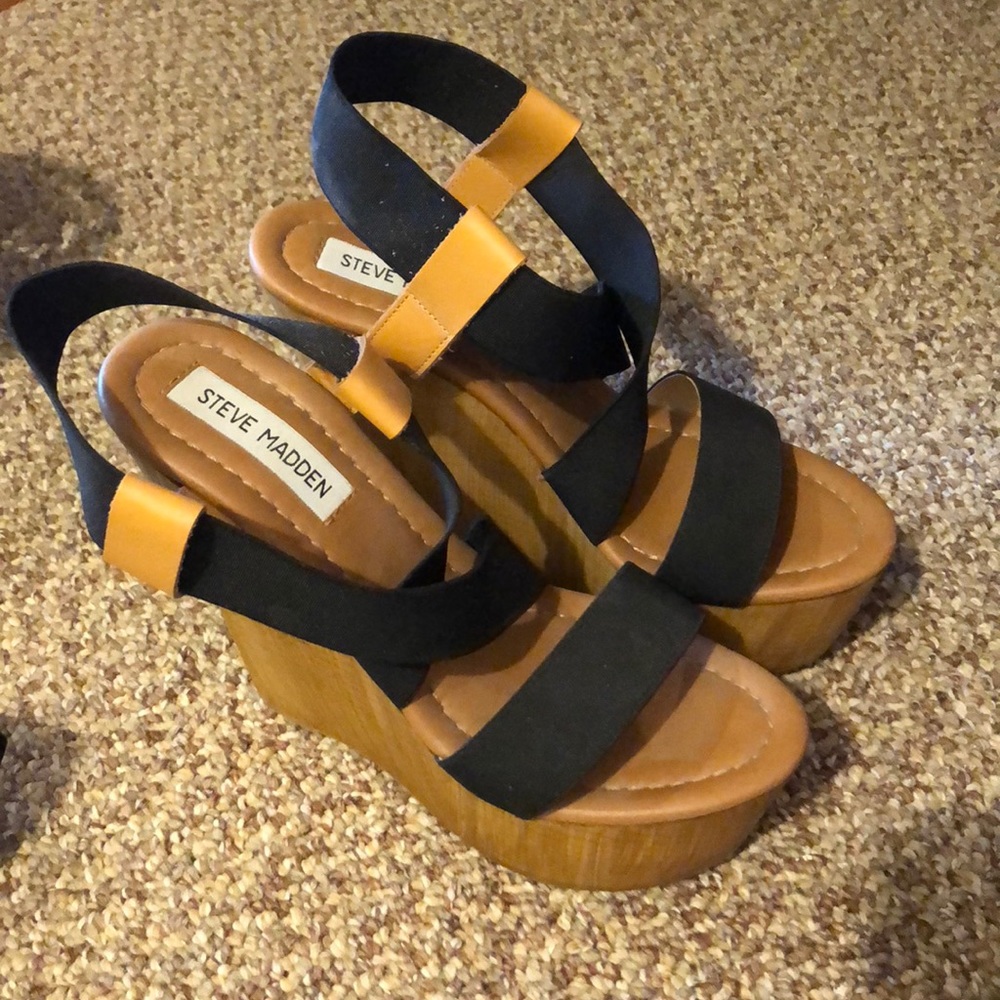 Steve Madden wedged- never worn!